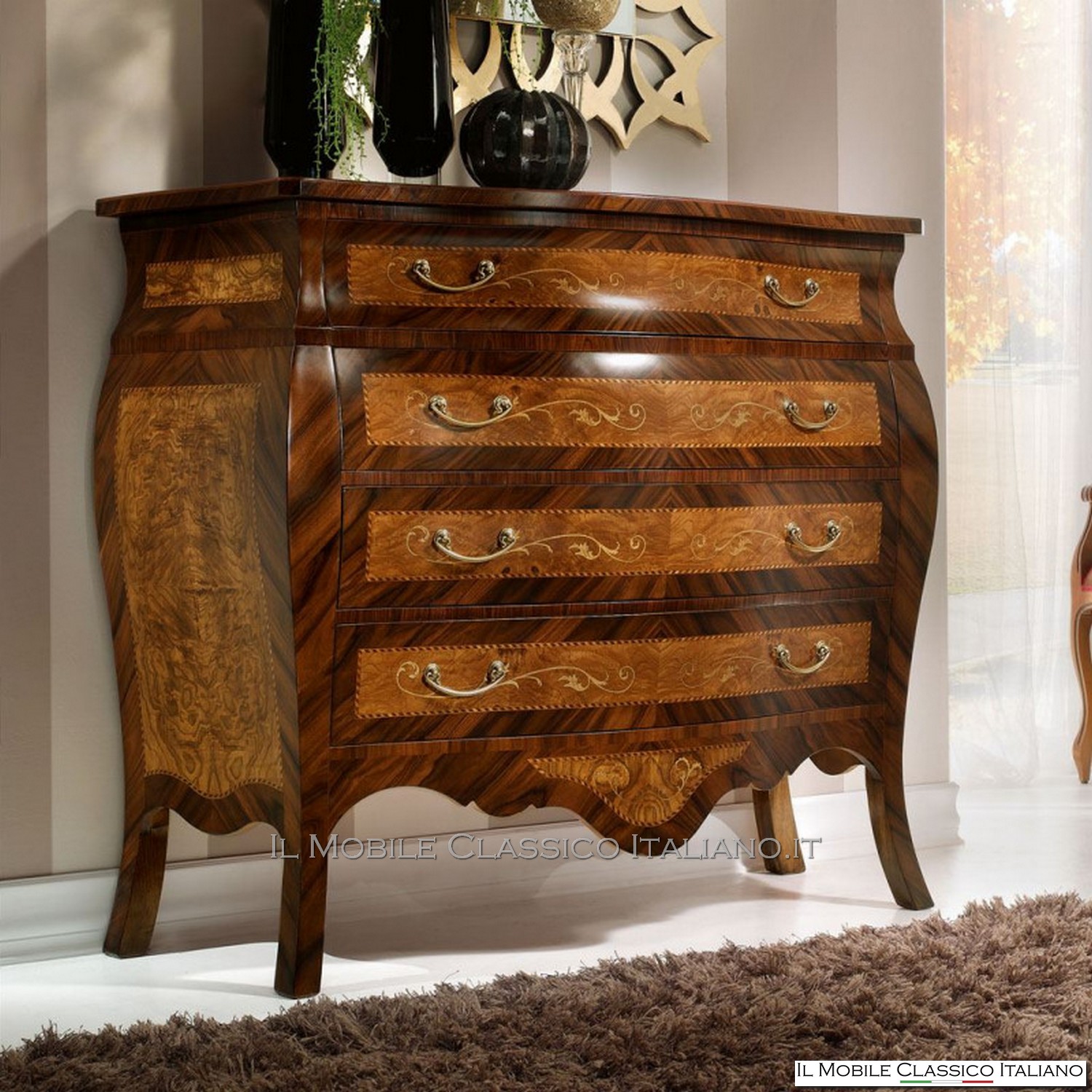 Comò sagomato maggiolini